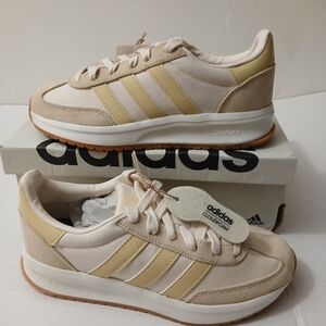 Adidas Women's Cream Sneakers Size 6 New